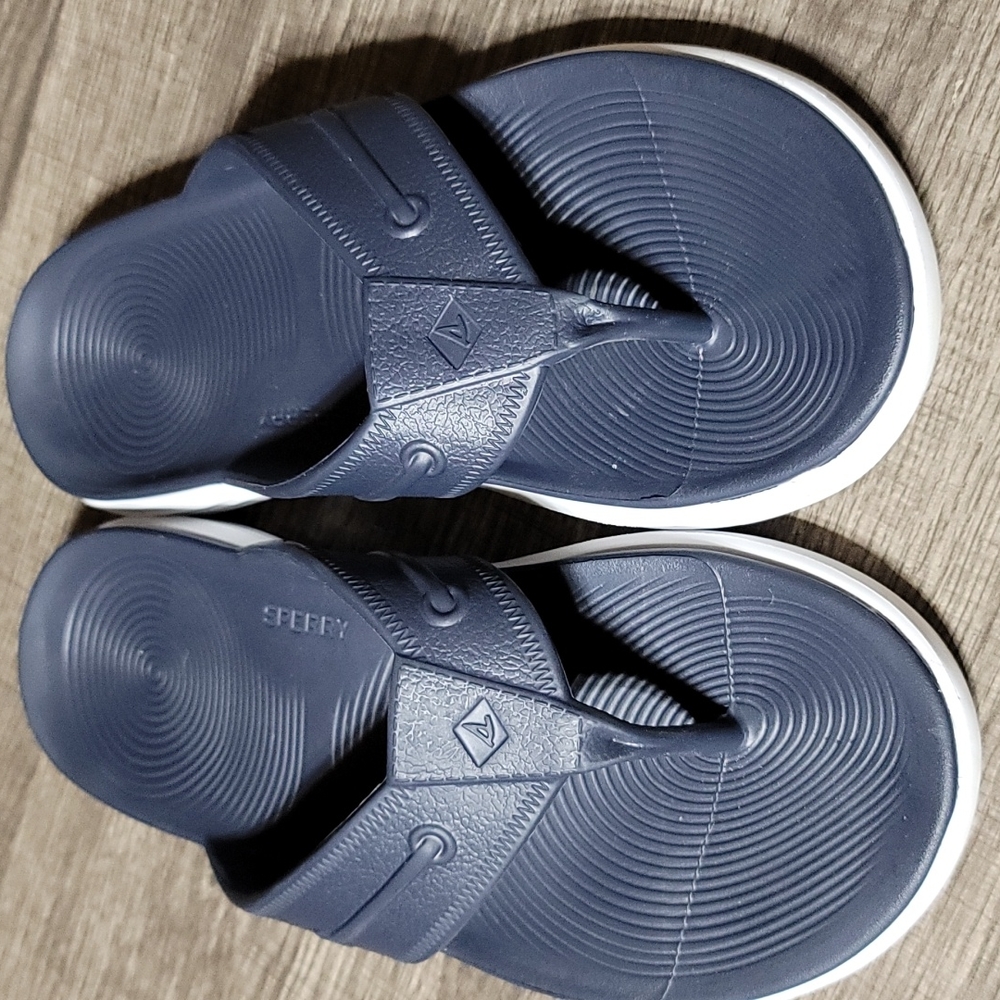 sperry thongs